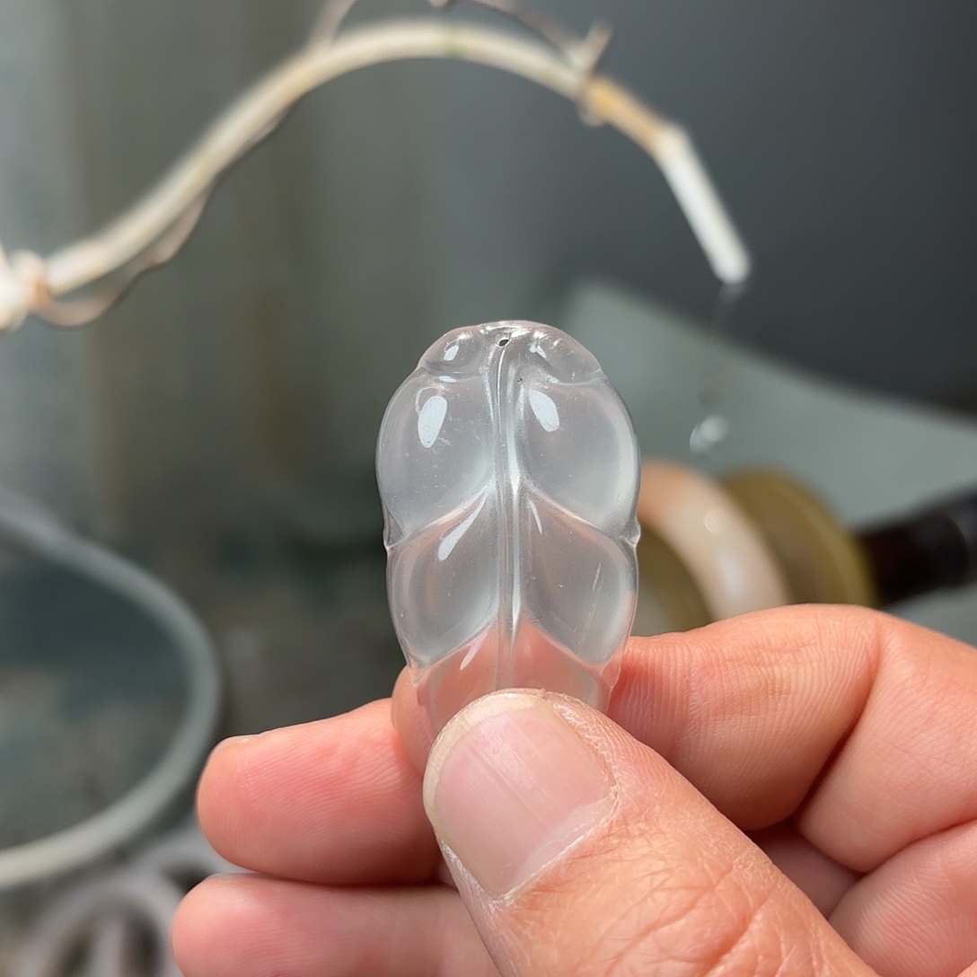 芳***华石英质玉未镶嵌颈饰