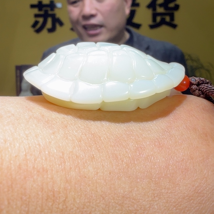 智***来和田玉未镶嵌颈饰