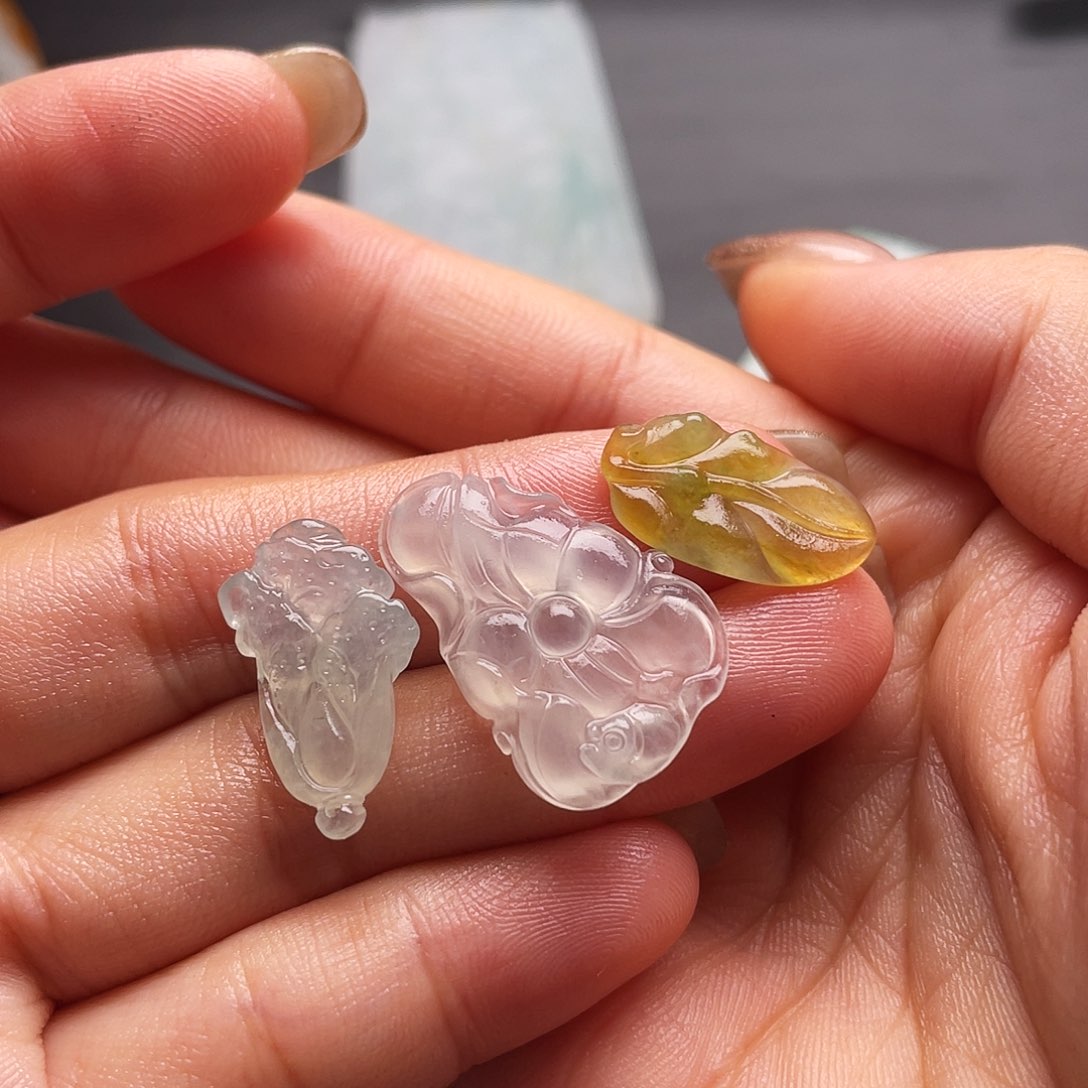 未镶嵌定制翡翠石**妈天然