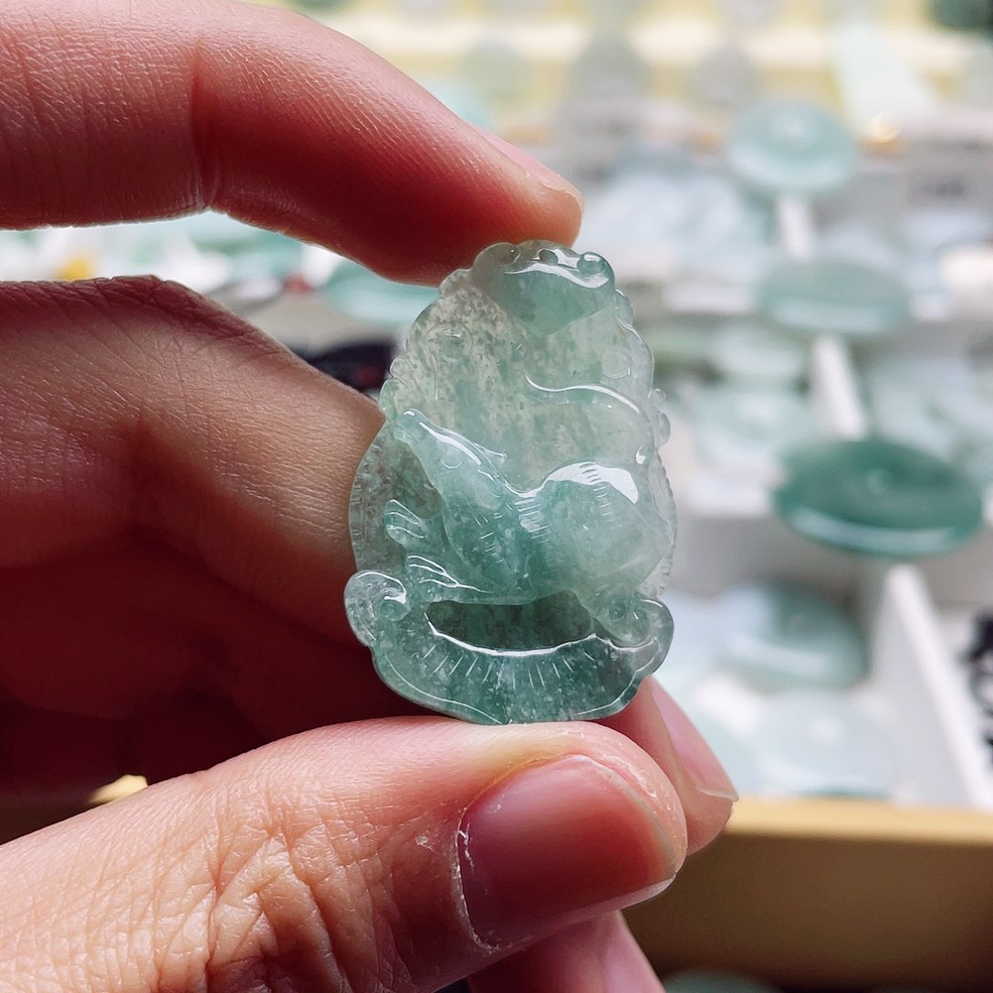 翡翠颈饰未镶嵌天然翡翠