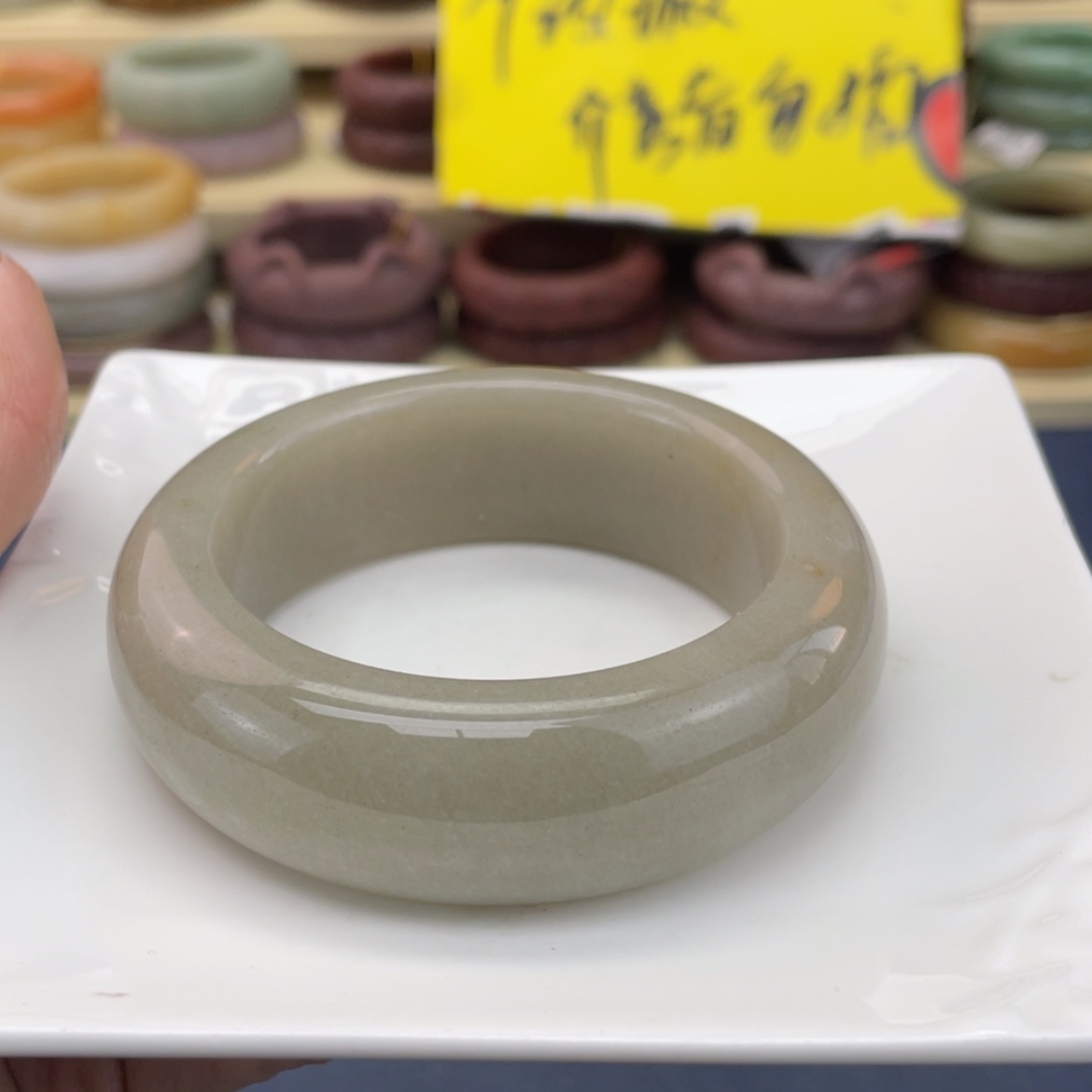【闪购商品】石英质玉手镯未镶嵌