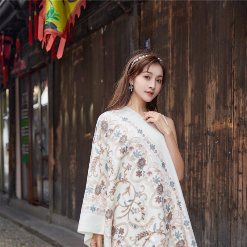 内蒙古厂家直邮民族风藤花款羊毛刺绣70️190加厚保暖围巾披肩