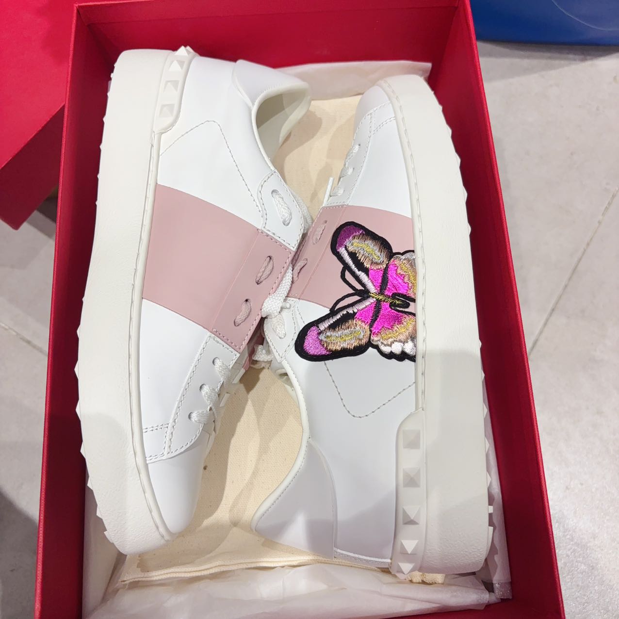 99新 Valentino/华伦天奴 蔚蓝/蝴蝶圆头低帮白色板鞋  38码