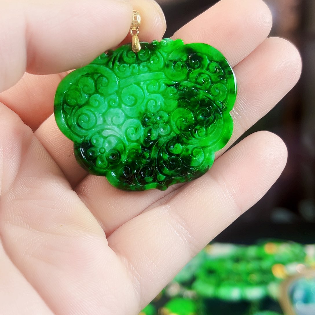 翡翠颈饰18K金镶嵌吊坠