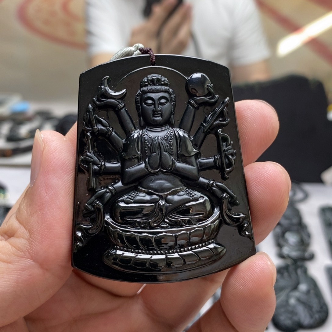 翡翠未镶嵌颈饰千手观音