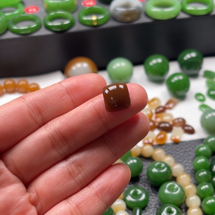 颈饰未镶嵌和田玉（糖玉）后*