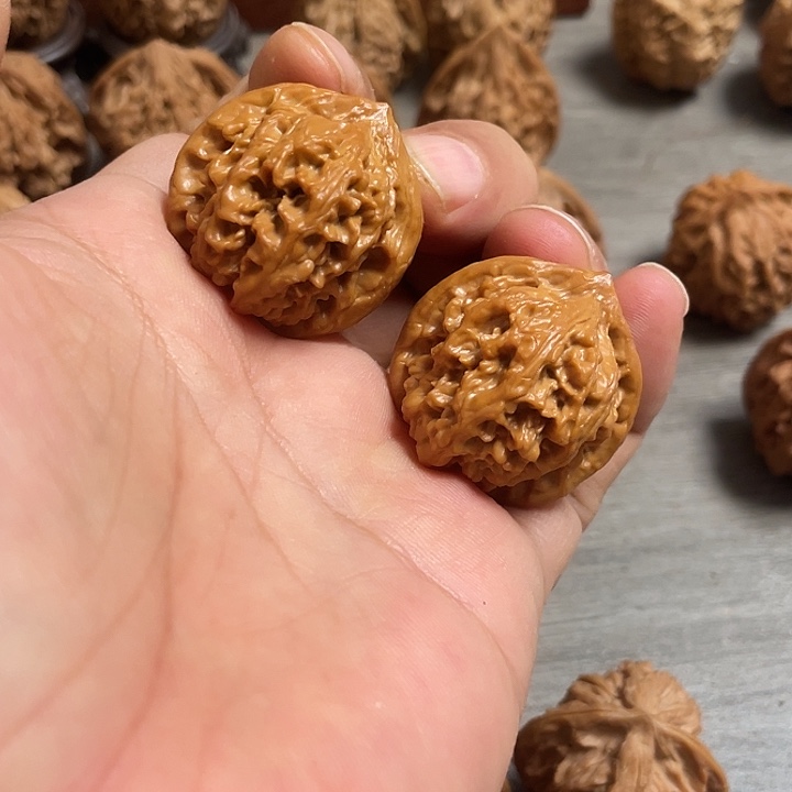 文玩核桃吊坠野生狮子头32尺