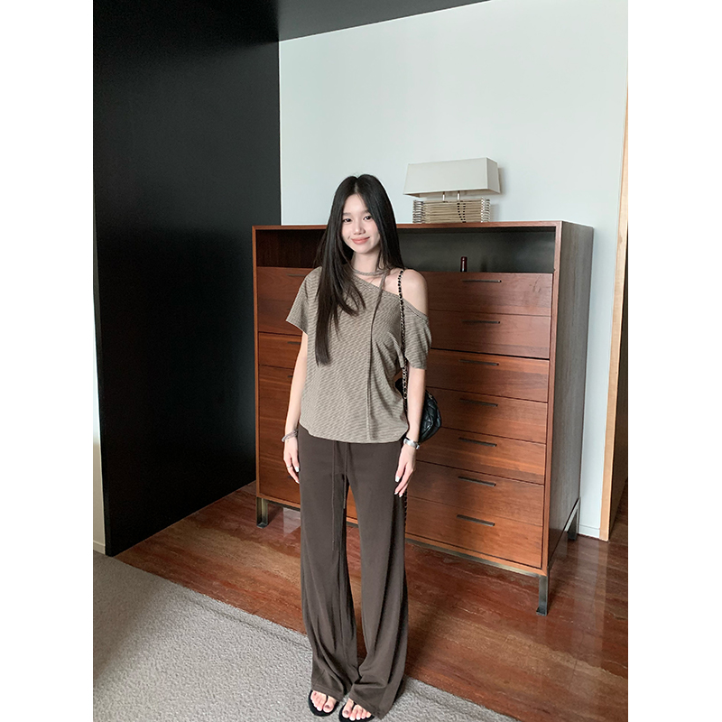 YOKLASS少女家【现】咖色老钱风松弛感女装条纹斜肩针织衫Z35800S52