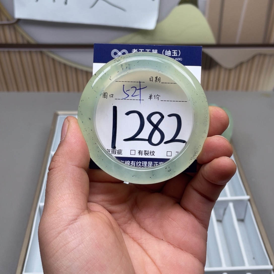 岫玉手镯手镯未镶嵌