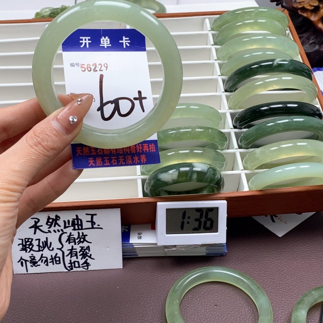 蛇纹石玉手镯未镶嵌