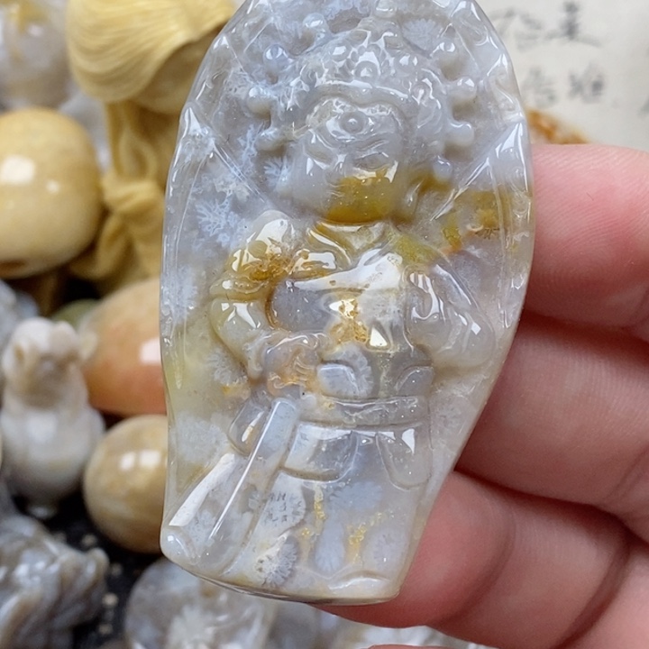 颈饰未镶嵌硅化珊瑚（珊瑚玉）有瑕