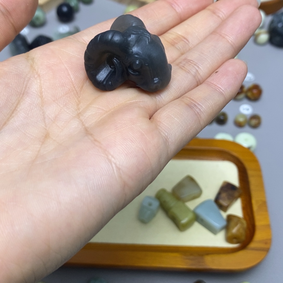 蛇纹石玉合金配饰晴**里