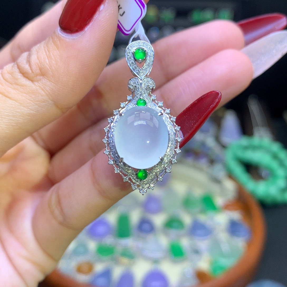 翡翠颈饰18K金镶嵌天然