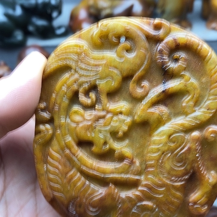 未镶嵌蛇纹石玉颈饰