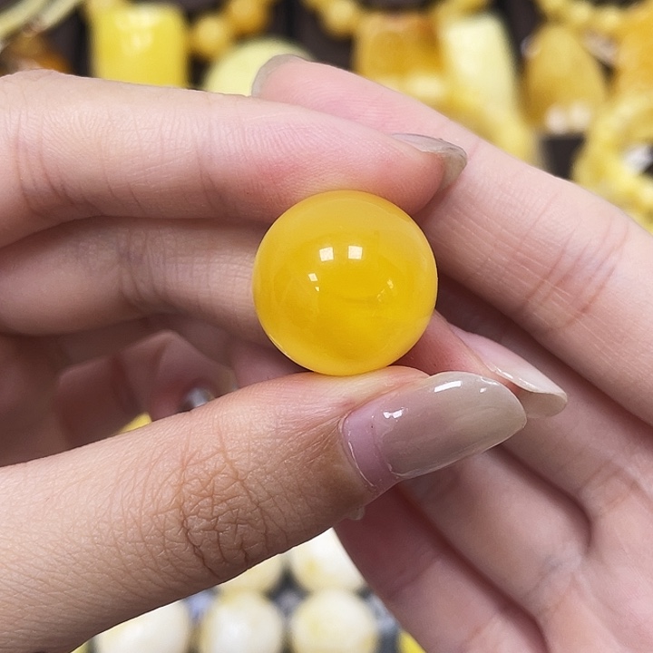 琥珀未镶嵌裸石17.7mm瑕 229