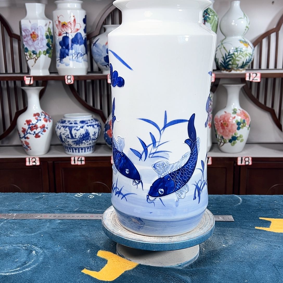 摆件景德镇陶瓷书鱼