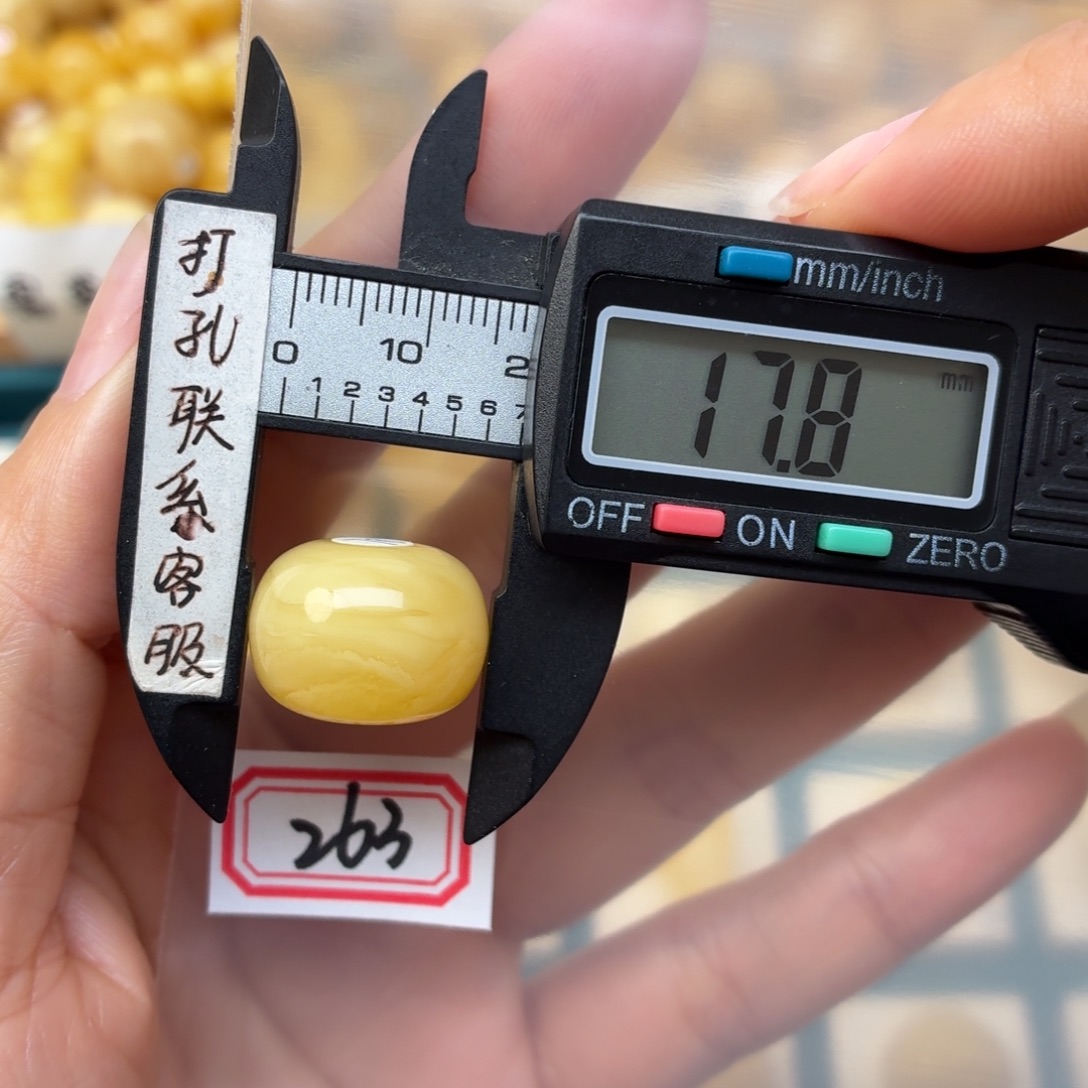 花***：蜜蜡未镶嵌裸石蜜蜡