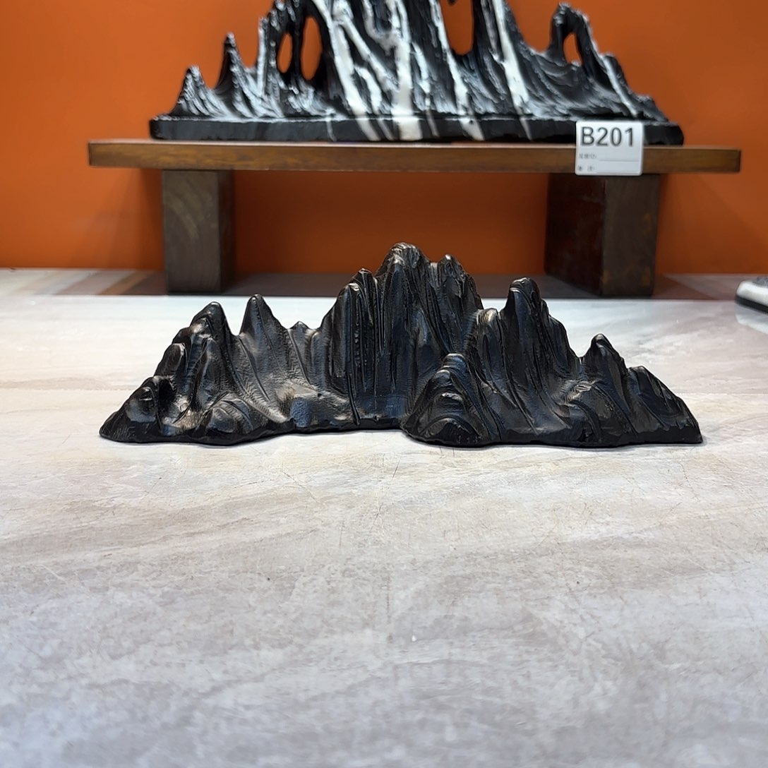 摆件老****。灵璧石奇石摆件 