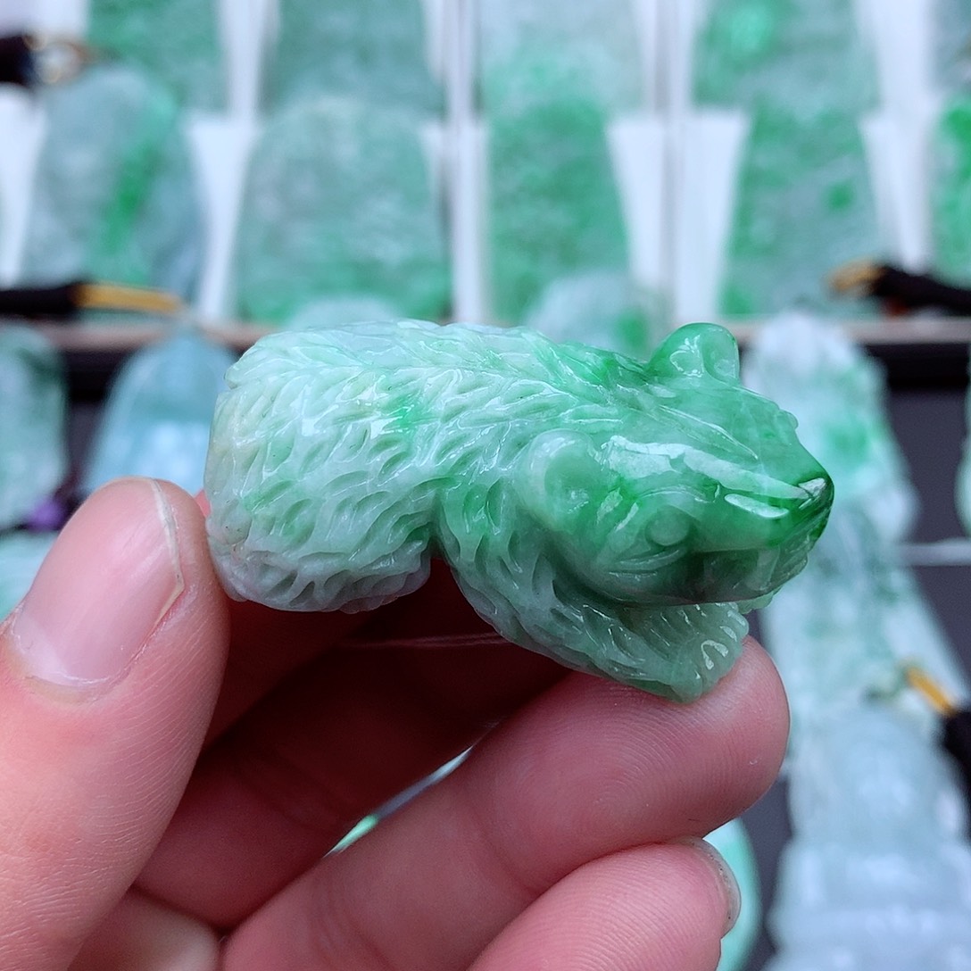 翡翠颈饰未镶嵌翡翠吊坠