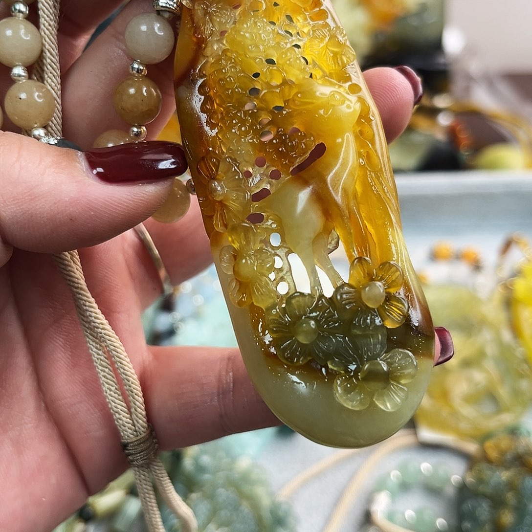 蛇纹石玉颈饰未镶嵌