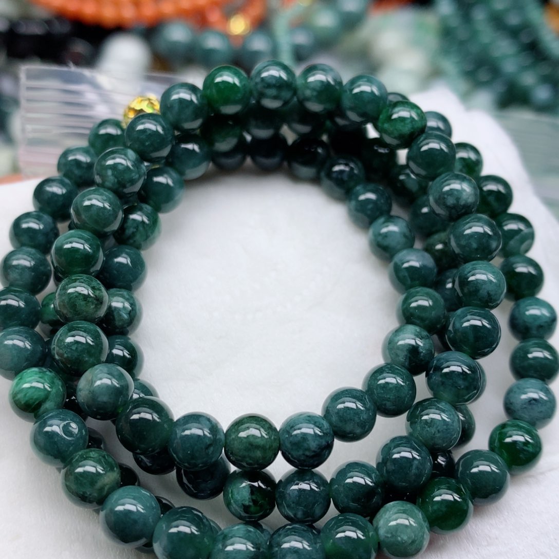 翡翠颈饰未镶嵌手串