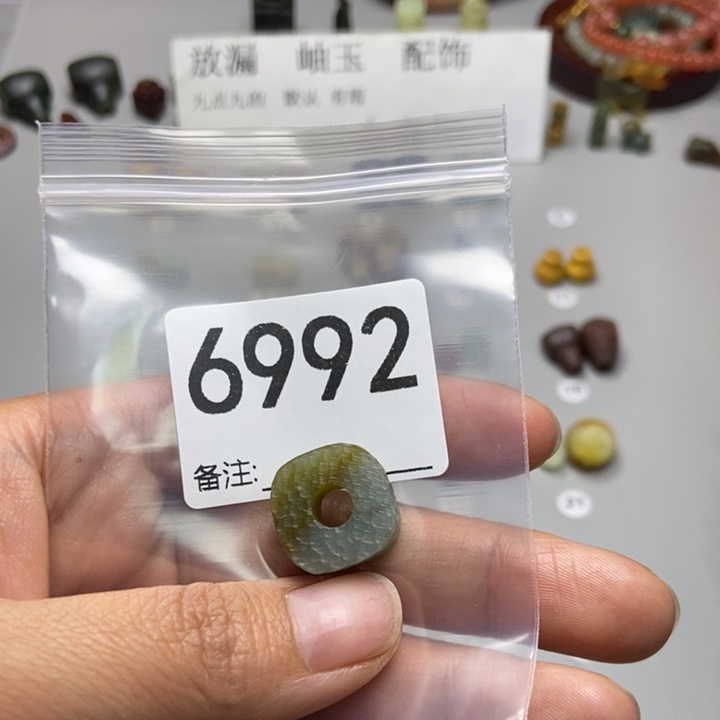 水****蛇纹石玉未镶嵌项链