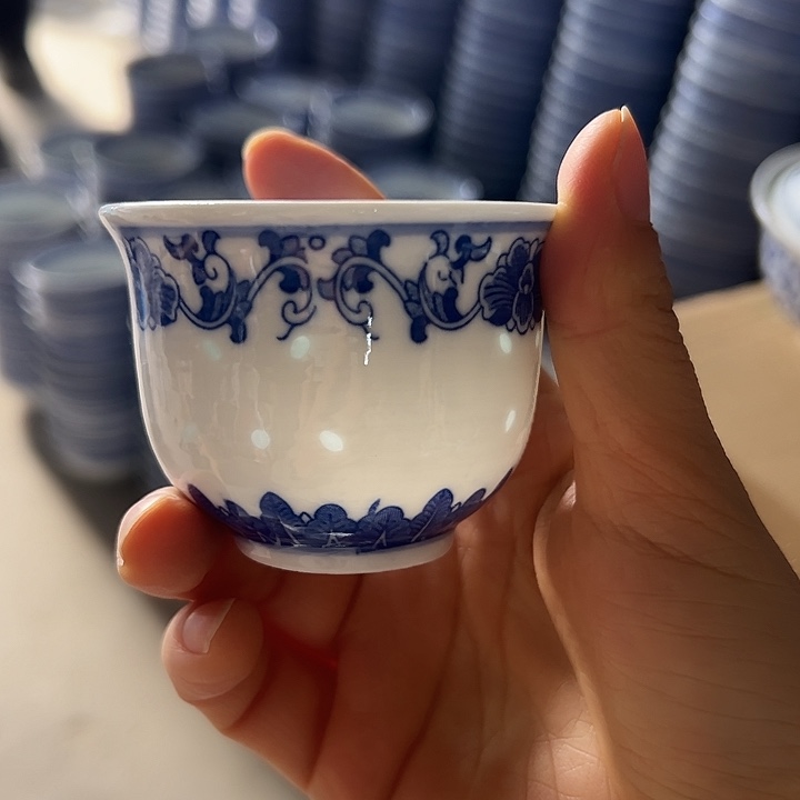 陶青花玲珑牡丹小茶杯，80毫升