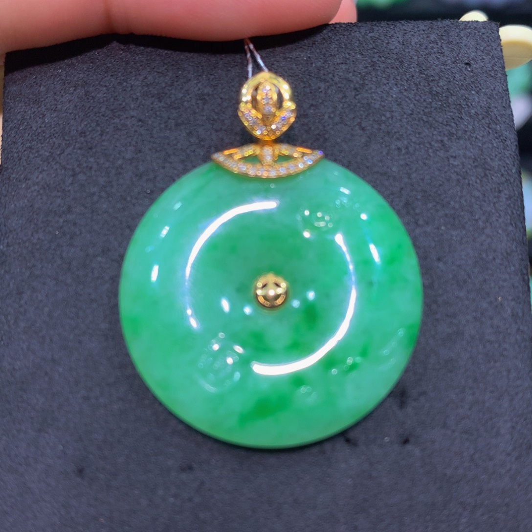 翡翠18K金镶嵌颈饰翡翠