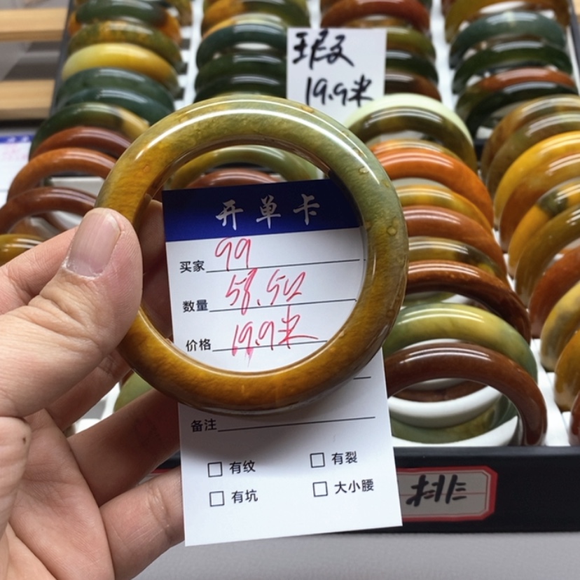 【闪购商品】蛇纹石玉手镯未镶嵌梅*