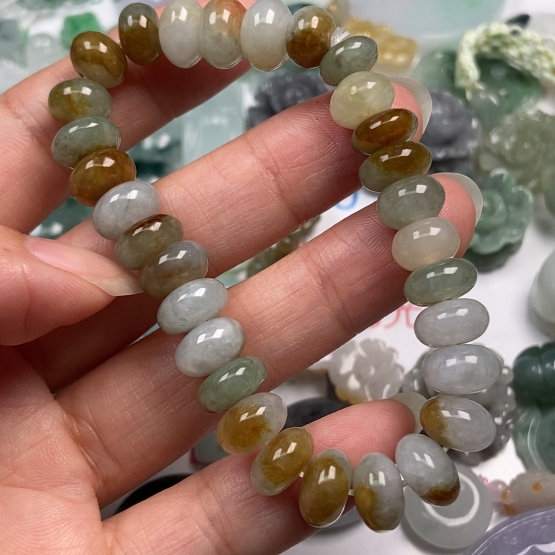 滇***坛翡翠未镶嵌颈饰翡翠