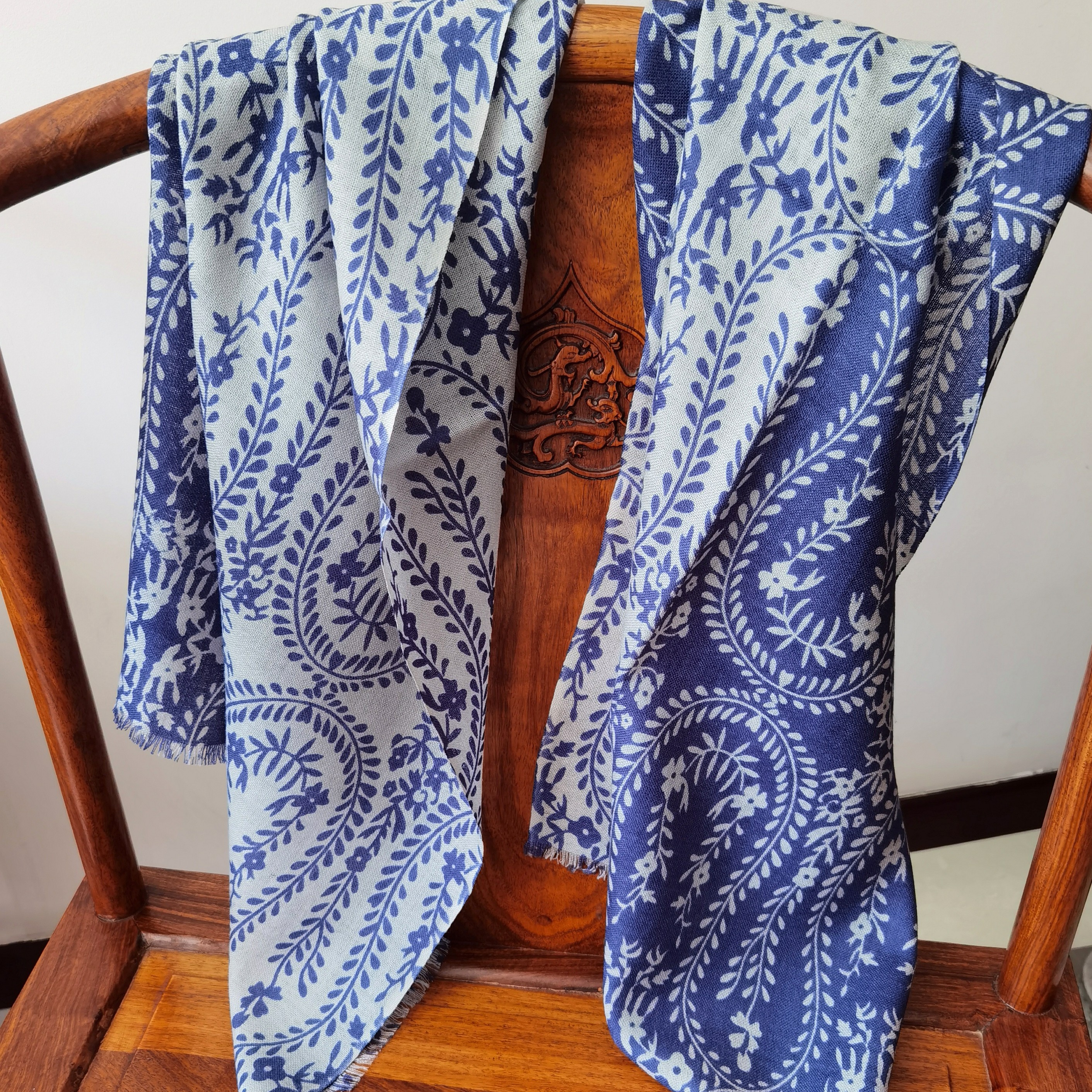 精纺丝光毛印花保暖围巾薄款百搭时尚洋气四季长款女士80支秋冬