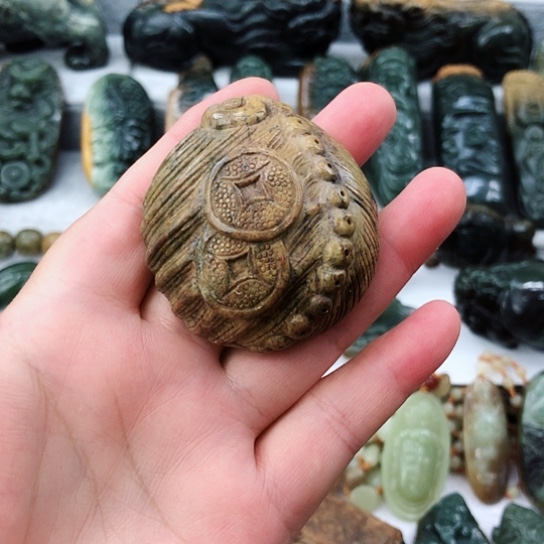 岫岩河磨玉（透闪石质玉）未镶嵌把件