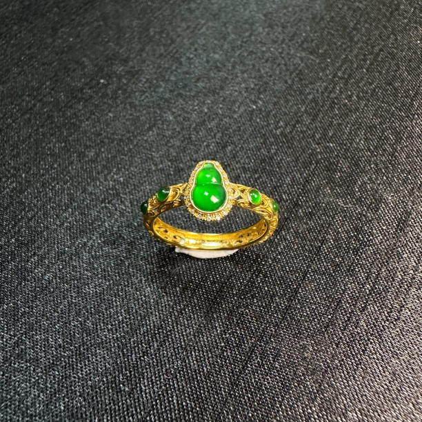 翡翠戒指18K金镶嵌戒指帝王绿绿色高冰气质时尚