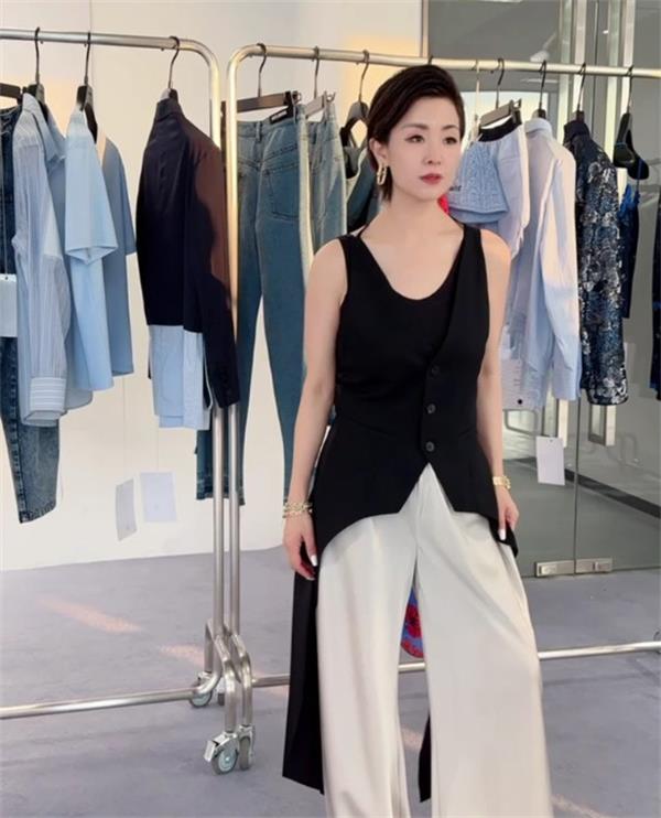 【顾文婷推荐】蒋云25 精纺拼真 丝鱼尾马甲 E25SS14278AA102/923