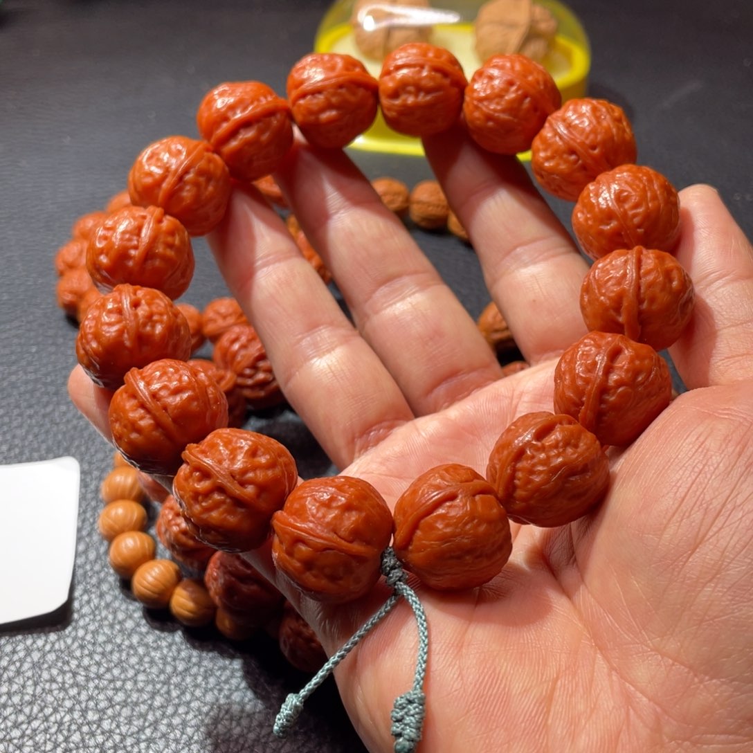 文玩核桃手串新年快乐