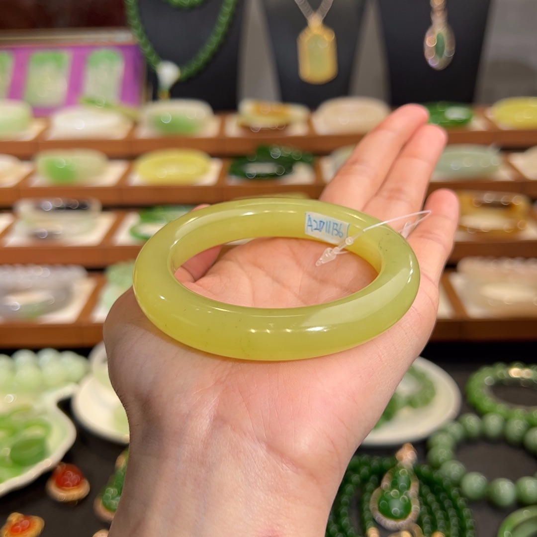 和田玉手镯未镶嵌若羌黄口带青花56