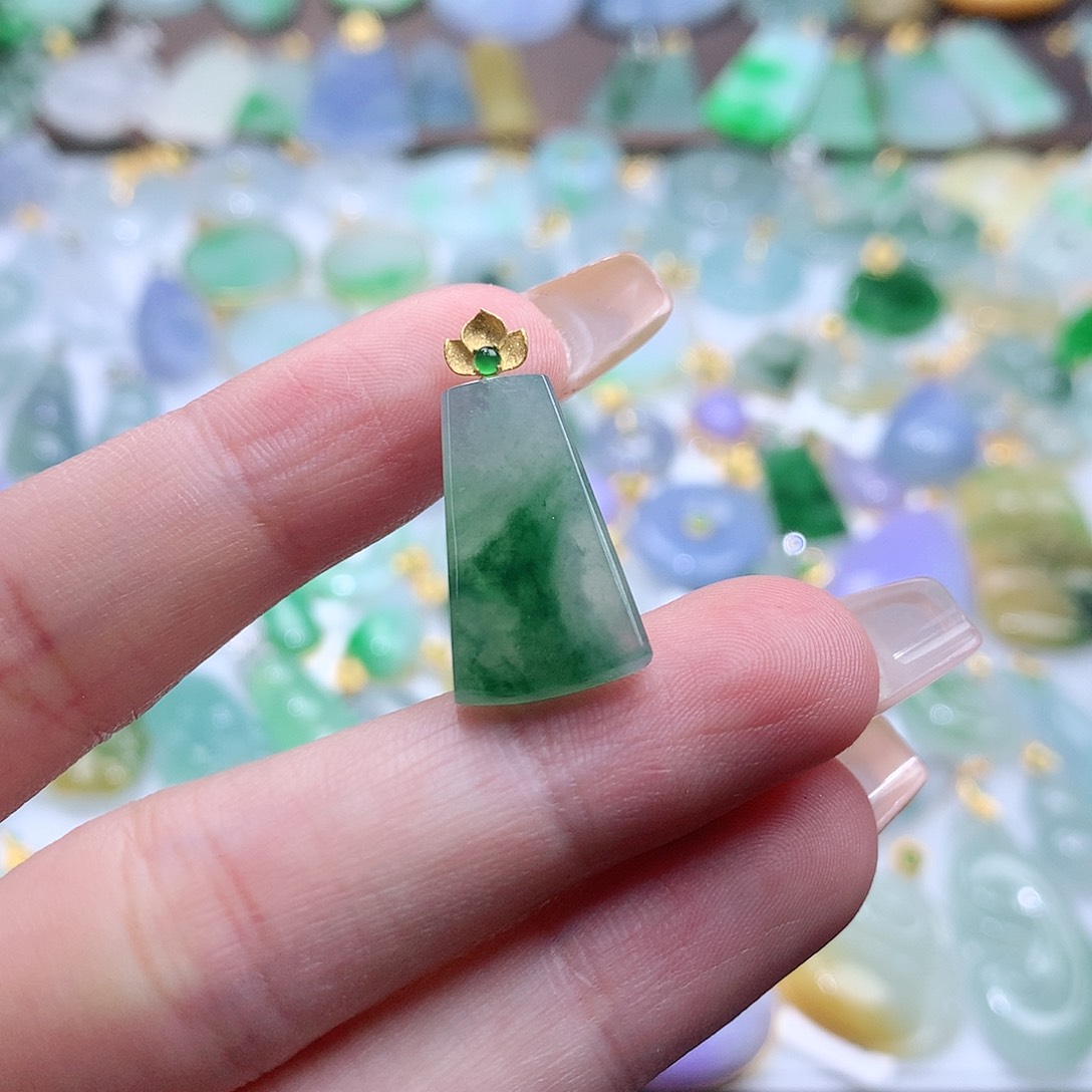 翡翠颈饰未镶嵌翡翠