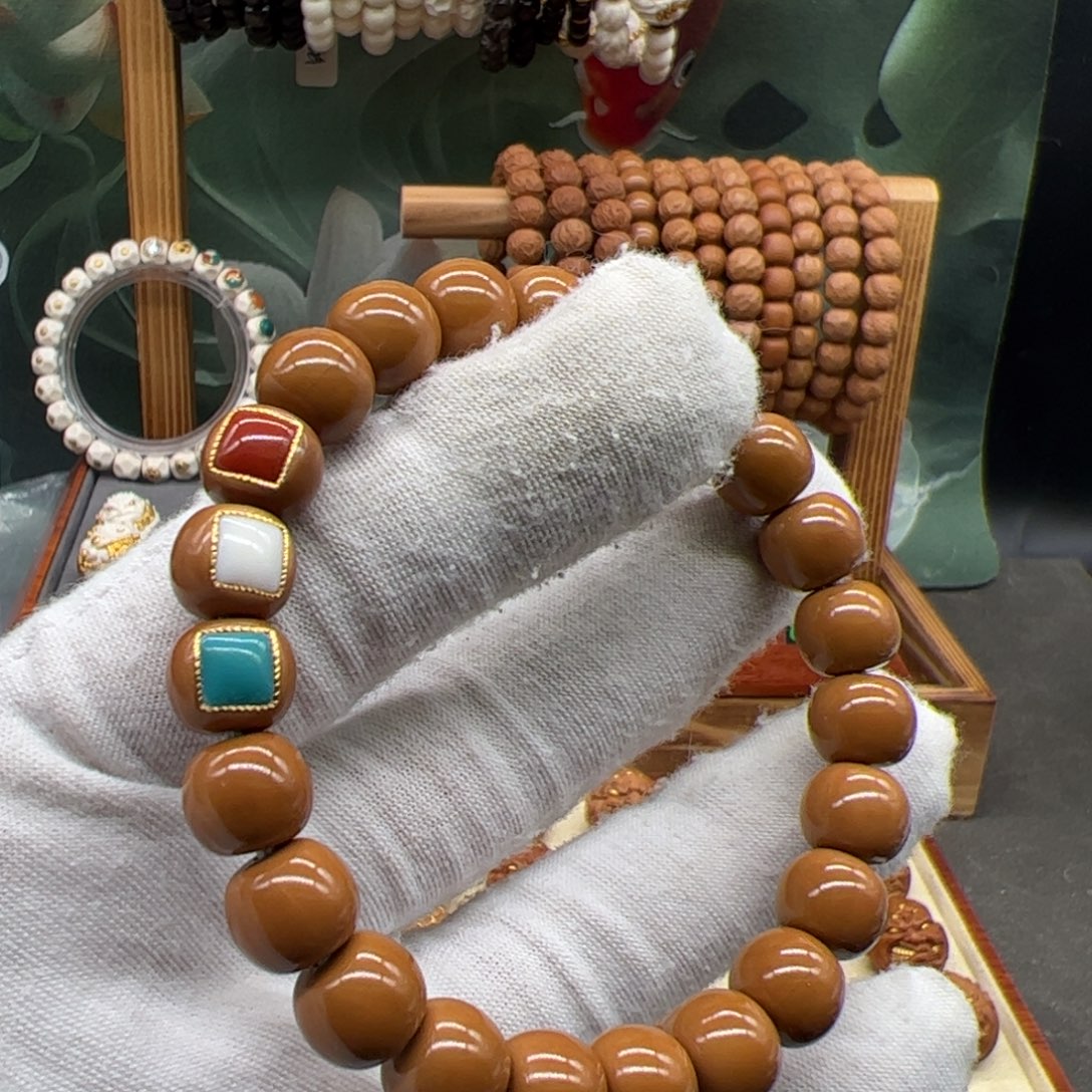 猴头核桃吊坠红绿灯