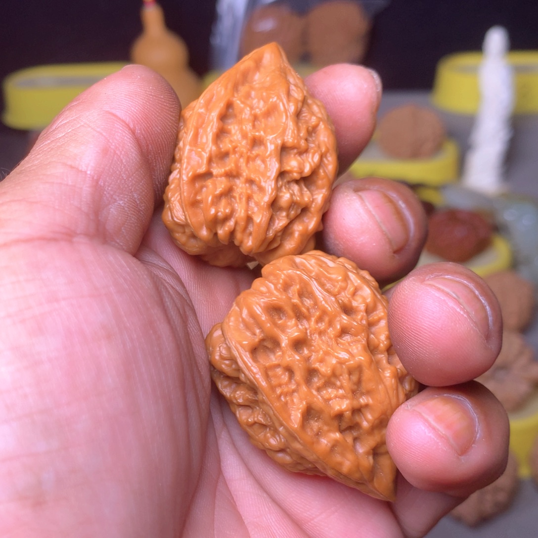 般***若吊坠文玩核桃龙渊鸡心，皮质好