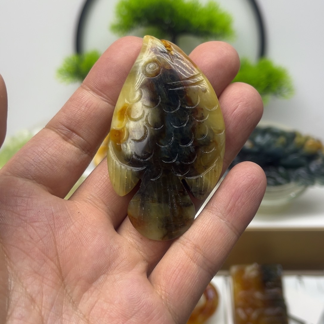 蛇纹石玉颈饰未镶嵌