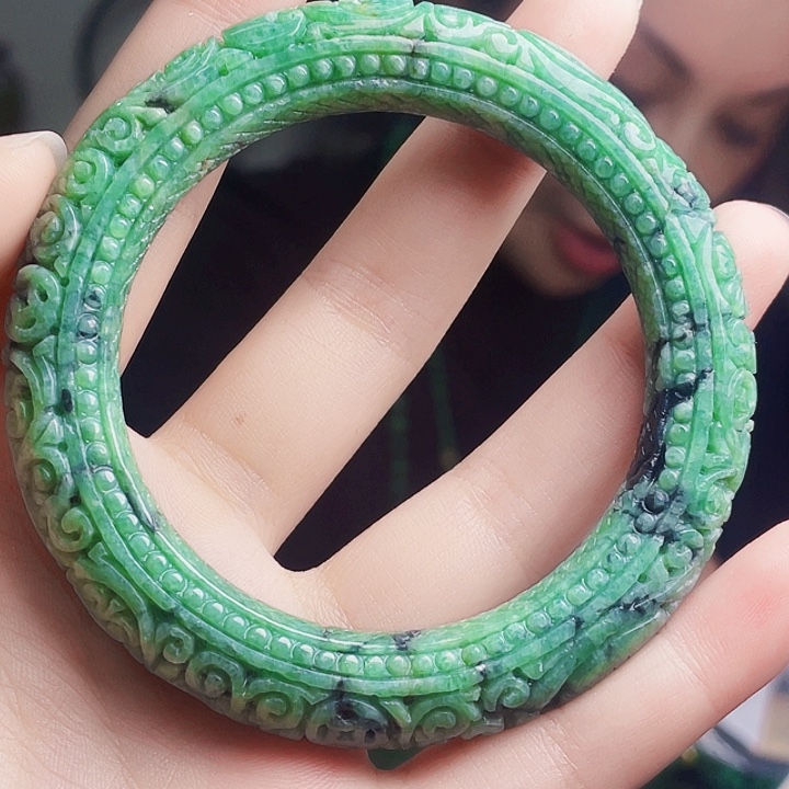 翡翠未镶嵌手镯多样性