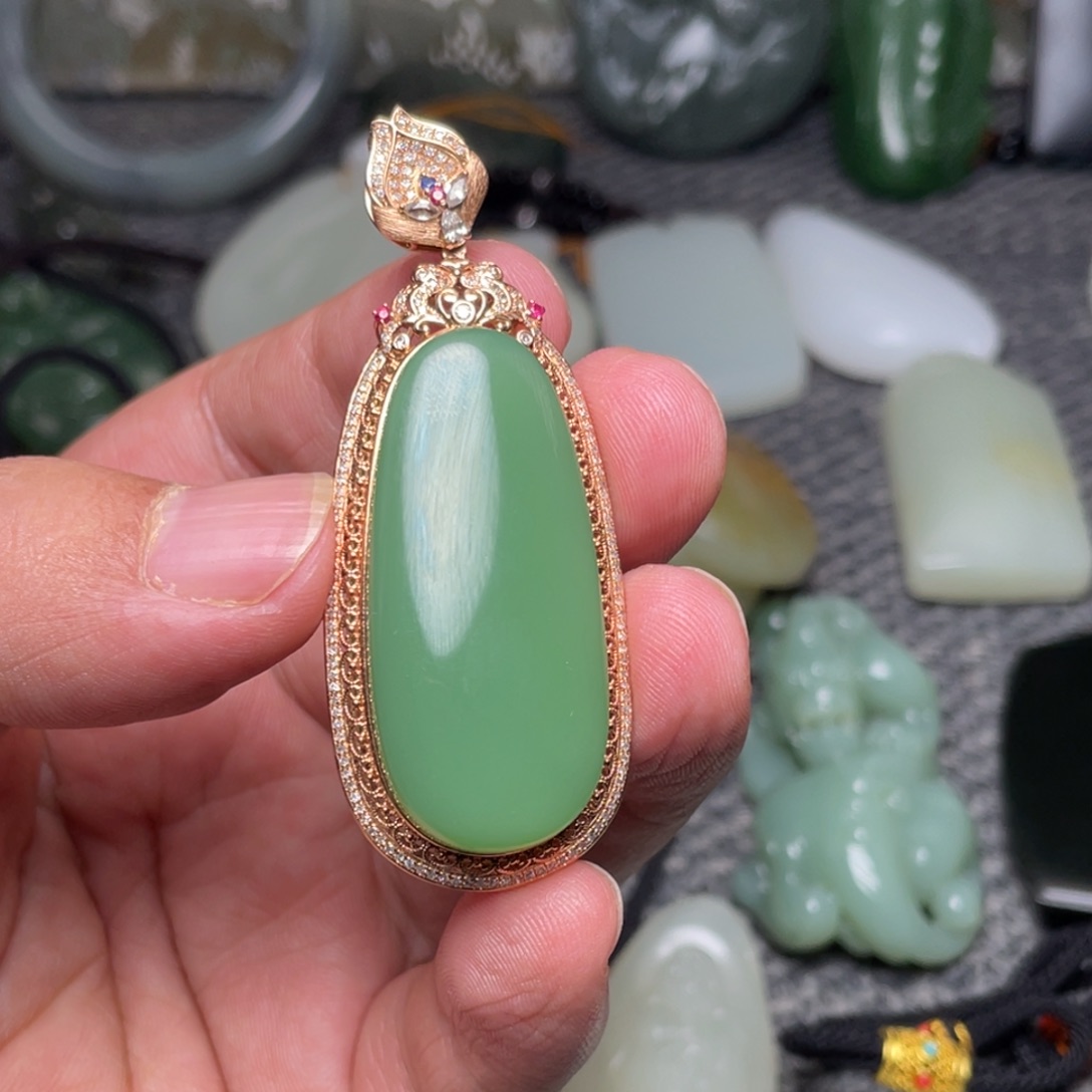 和田玉未镶嵌颈饰