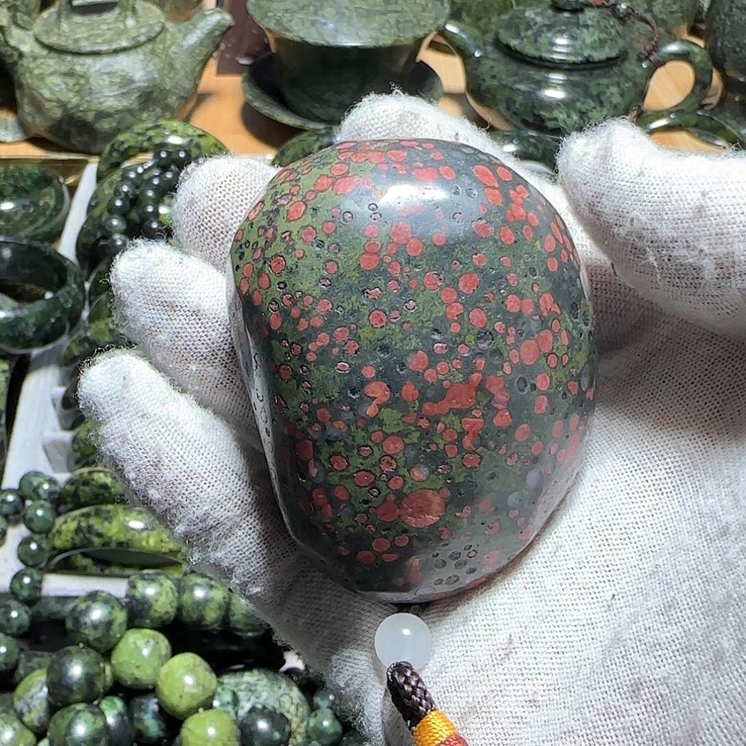 蛇纹石玉手把件未镶嵌