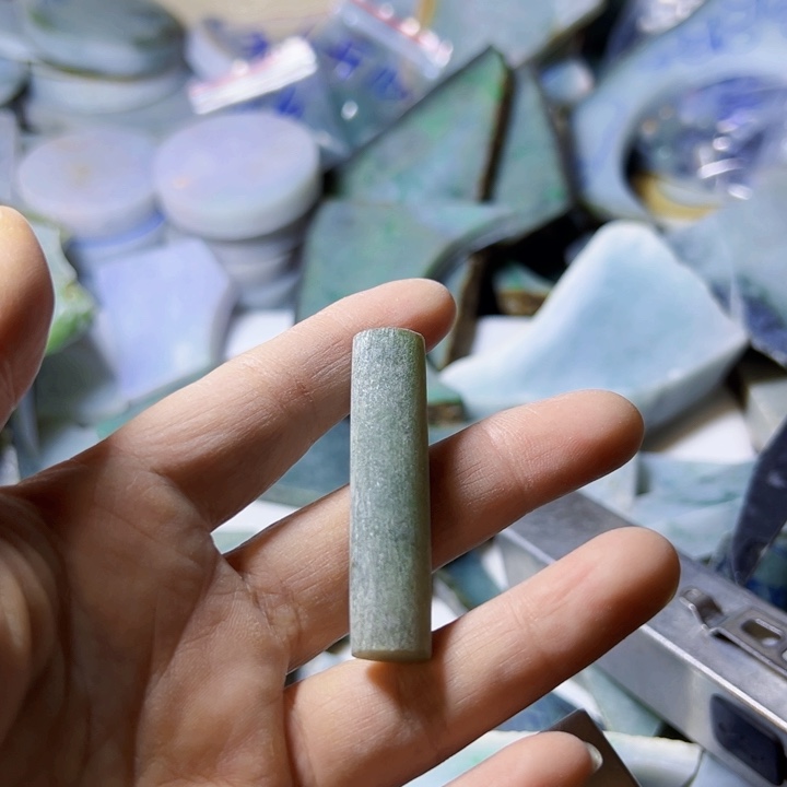 颈饰未镶嵌翡翠?****来