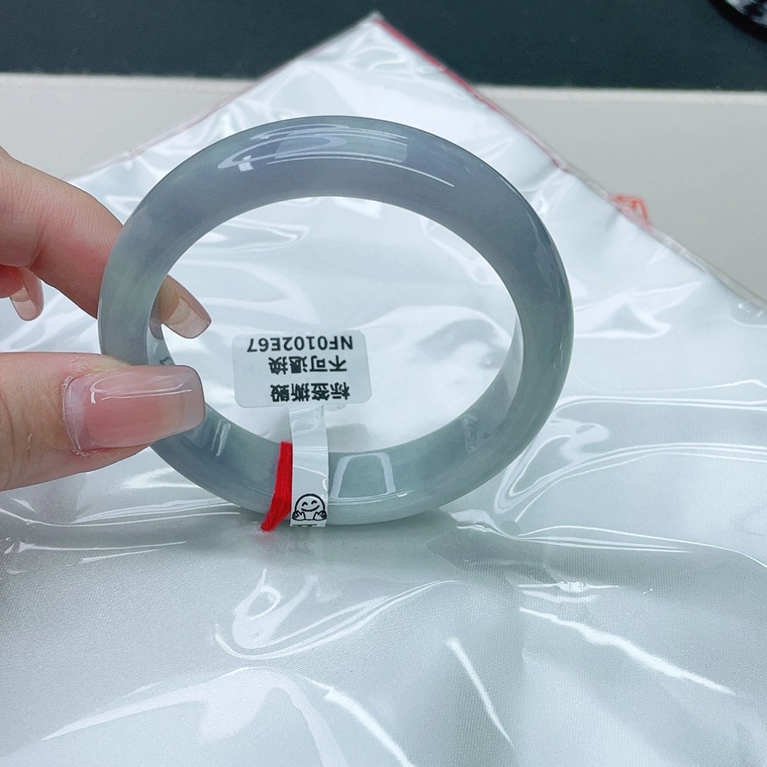 翡翠手镯未镶嵌正56.8