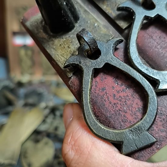 君***巅硅胶拉手一对，包浆自然