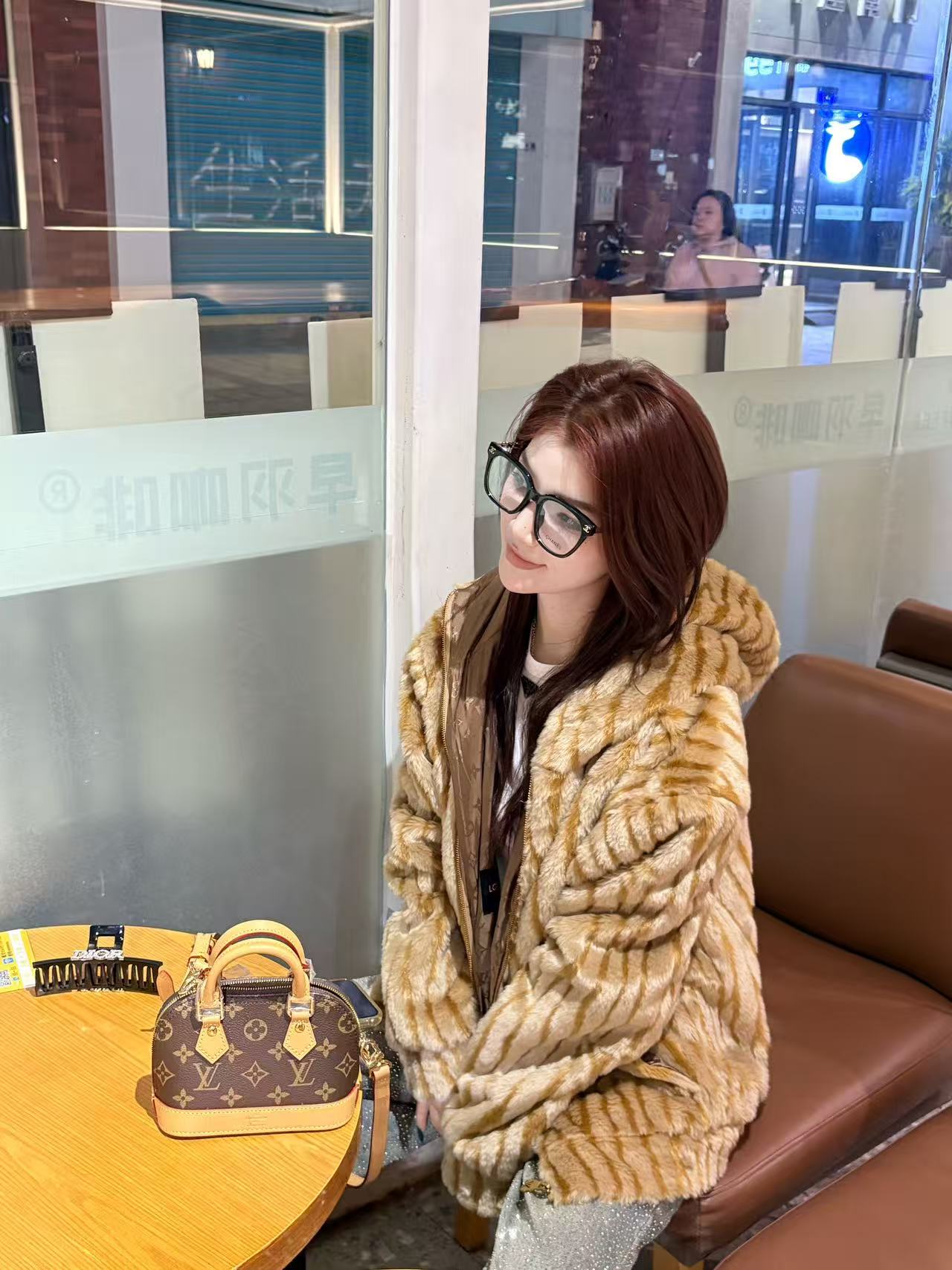 人造皮草 【MEIMEI】AG1V21 绒面连帽绒感外套 男女同款