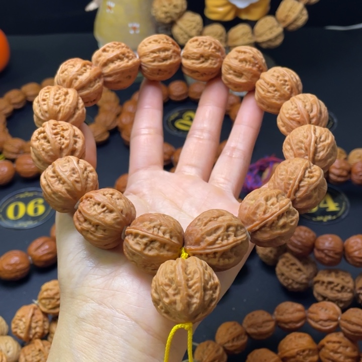 劲***辉文玩核桃手串粗筋