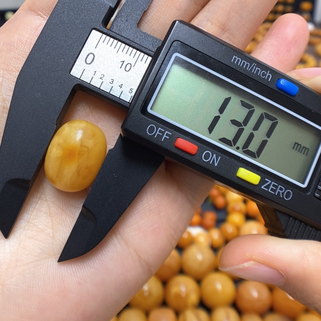 蜜蜡裸石未镶嵌?**?配饰