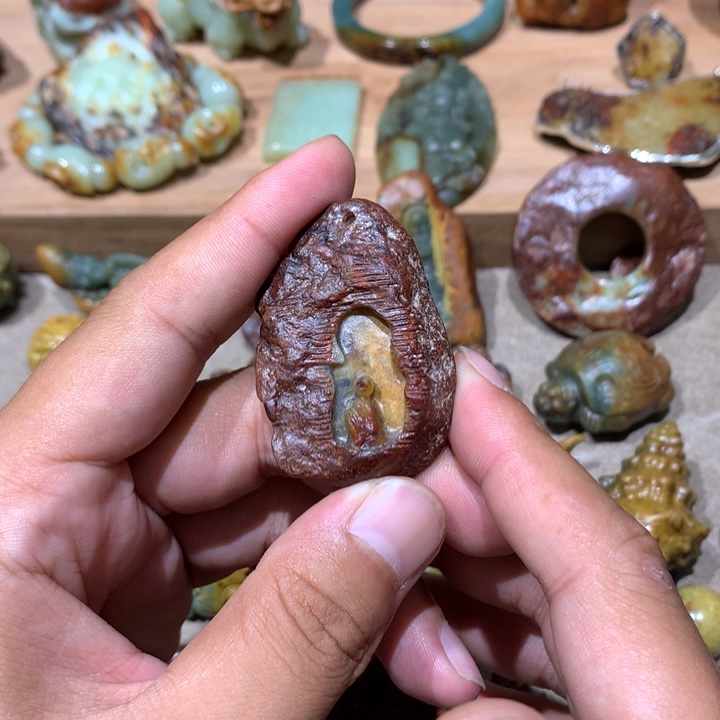 未镶嵌岫岩河磨玉（透闪石质玉）把件